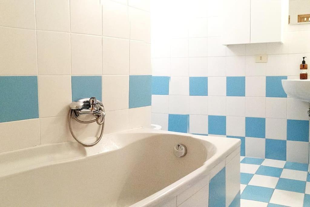 Cozy Apartment Near Train Station Флоренция Екстериор снимка