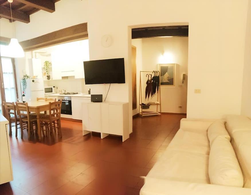 Cozy Apartment Near Train Station Флоренция Екстериор снимка